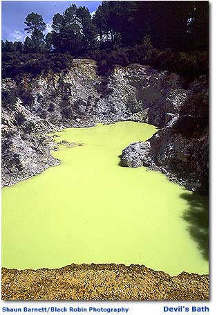 Photo of Devil's Bath boiling pool at Waiotapu